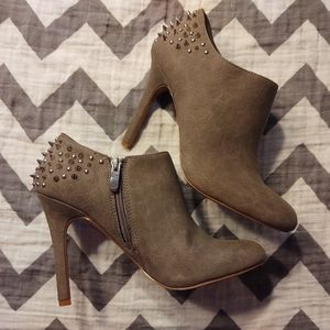 Clothes & shoes..some *Brand NEW* 💁🏼♀️✨